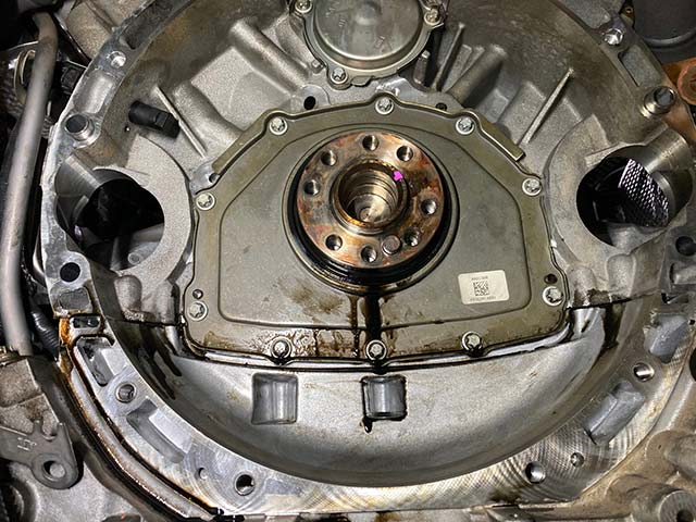 ベンツEクラス(W212 E350)ブルーテックのオイル漏れ修理