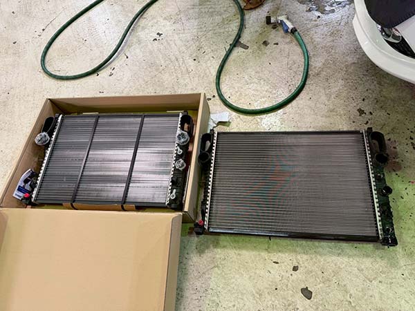 ベンツ Eクラス ラジエーター液漏れ修理